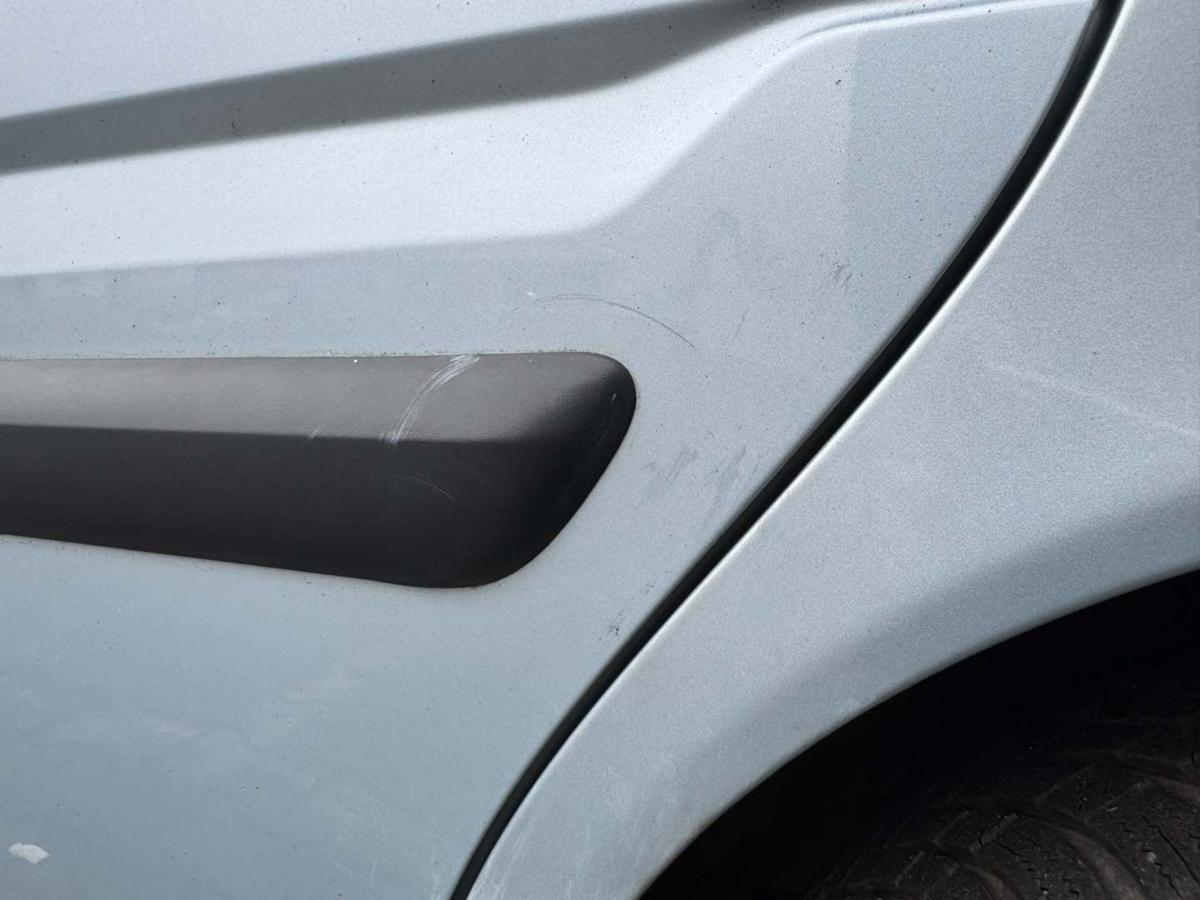 Hyundai Matrix original T&uuml;r hinten links VS Celadon Blue Rohbau Bj.2009